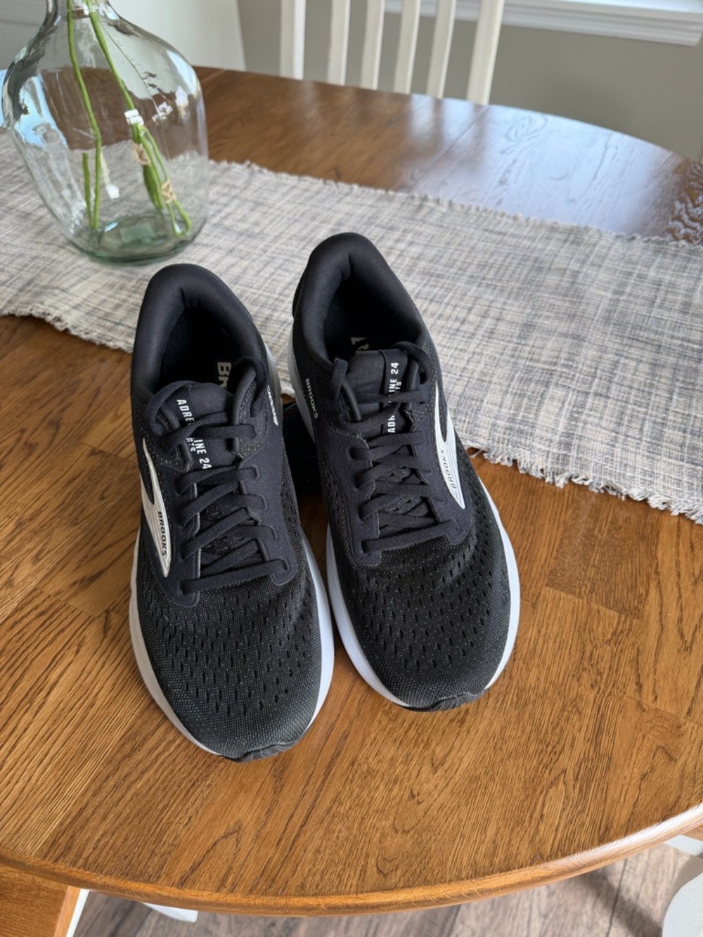 WMNS. BROOKS ADRENALINE 24GTS. SZ.9.5  BLACK
